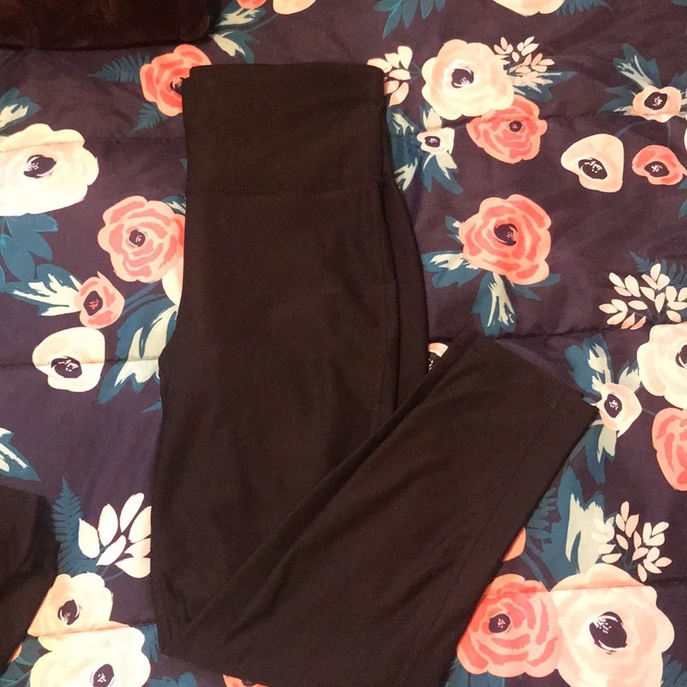 NWOT Black Xersion Capri leggings!